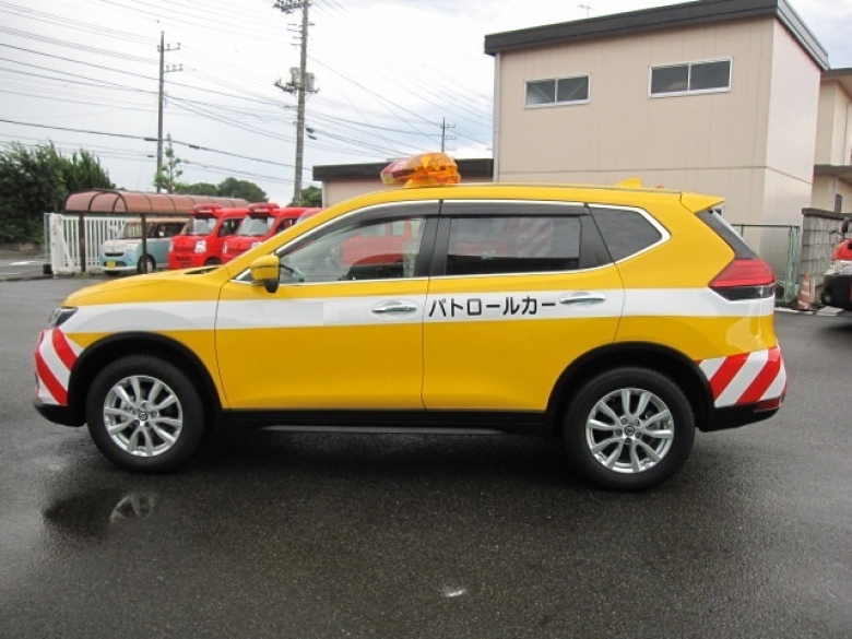 道路維持車　エクストレイル