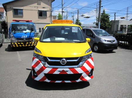 道路維持車　セレナ②