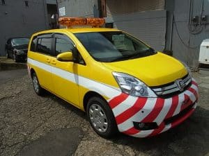 散光式警告灯を備え道路やライフラインの安全維持と復旧作業を陰で支える高機能な道路維持管理車両