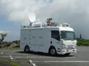 迅速な設営と機器操作のしやすさを徹底追求しワンストップ内製加工で仕立てられた完全オーダーメイド放送中継車