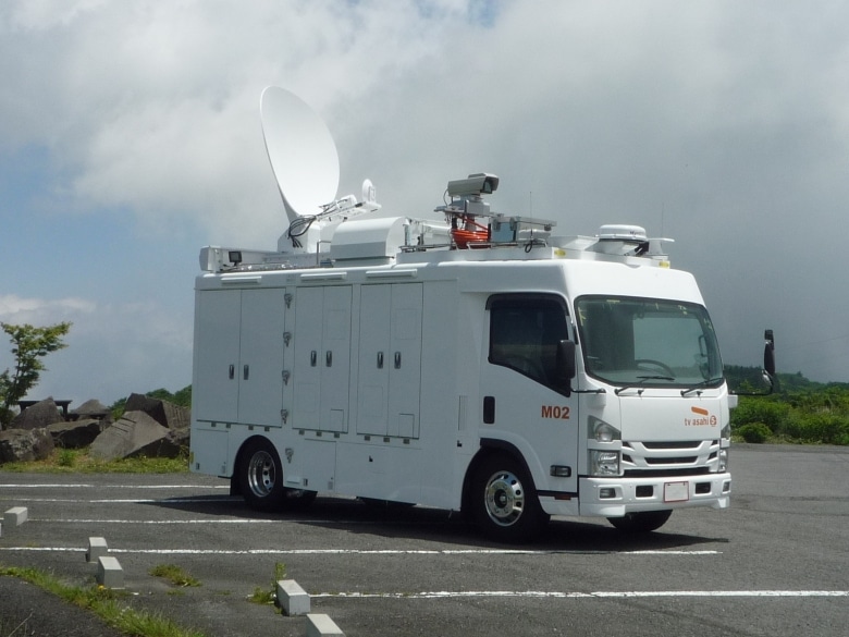迅速な設営と機器操作のしやすさを徹底追求しワンストップ内製加工で仕立てられた完全オーダーメイド放送中継車