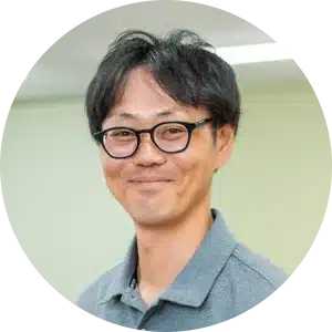 化学系メーカーから異業種転職し社内の自由な社風のなかで営業活動に励む高尾洋輔の横顔