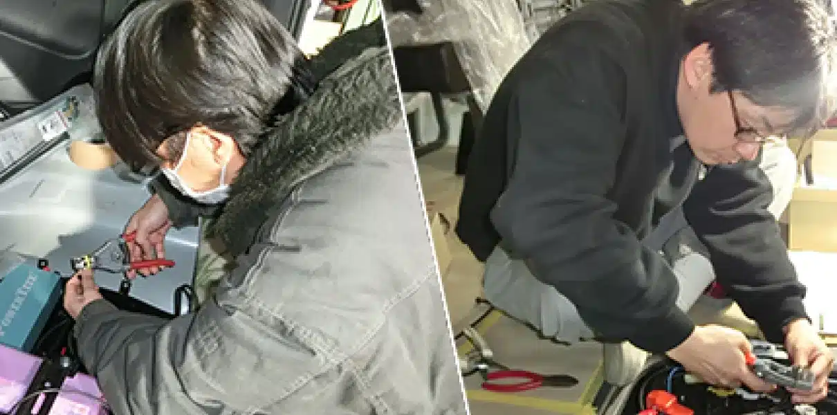 緊急警告灯や特殊機材の誤作動を防ぐため配線の緩みなく確実に結線する熟練スタッフによる艤装と電装作業